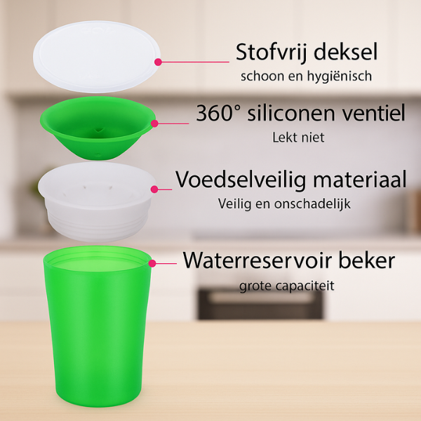 Lekvrije babybeker 240ml op tafel – ideaal voor thuis of opvang