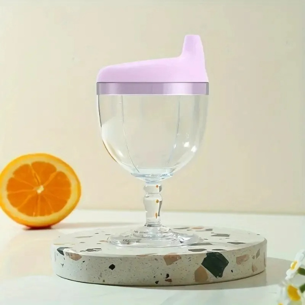 WineGlass Sippy Cup met lichtpaarse deksel – stijlvolle lekvrije babybeker