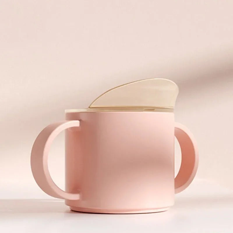 Baby-leerbeker in pastelroze met morsbestendig ontwerp en gemakkelijke grip